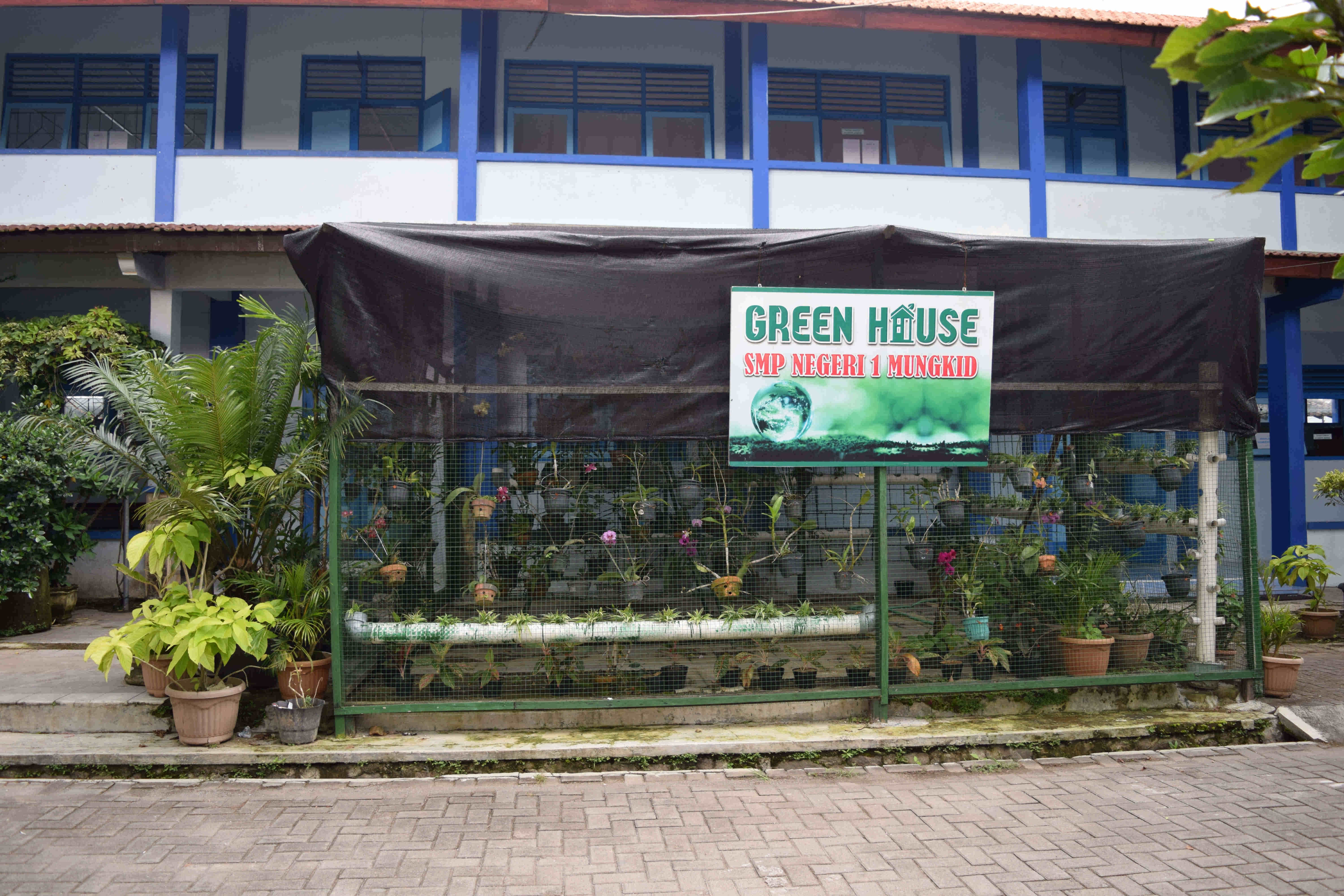GREEN HOUSE